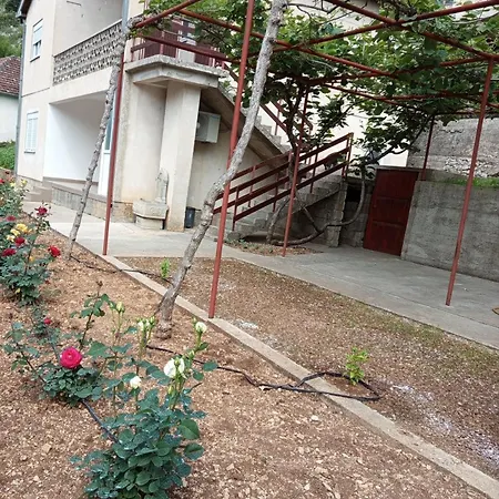 Apartment Maric *
